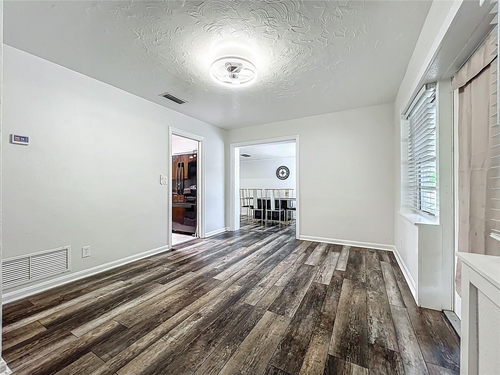 2542 S Palmetto Ave Property Photo 4