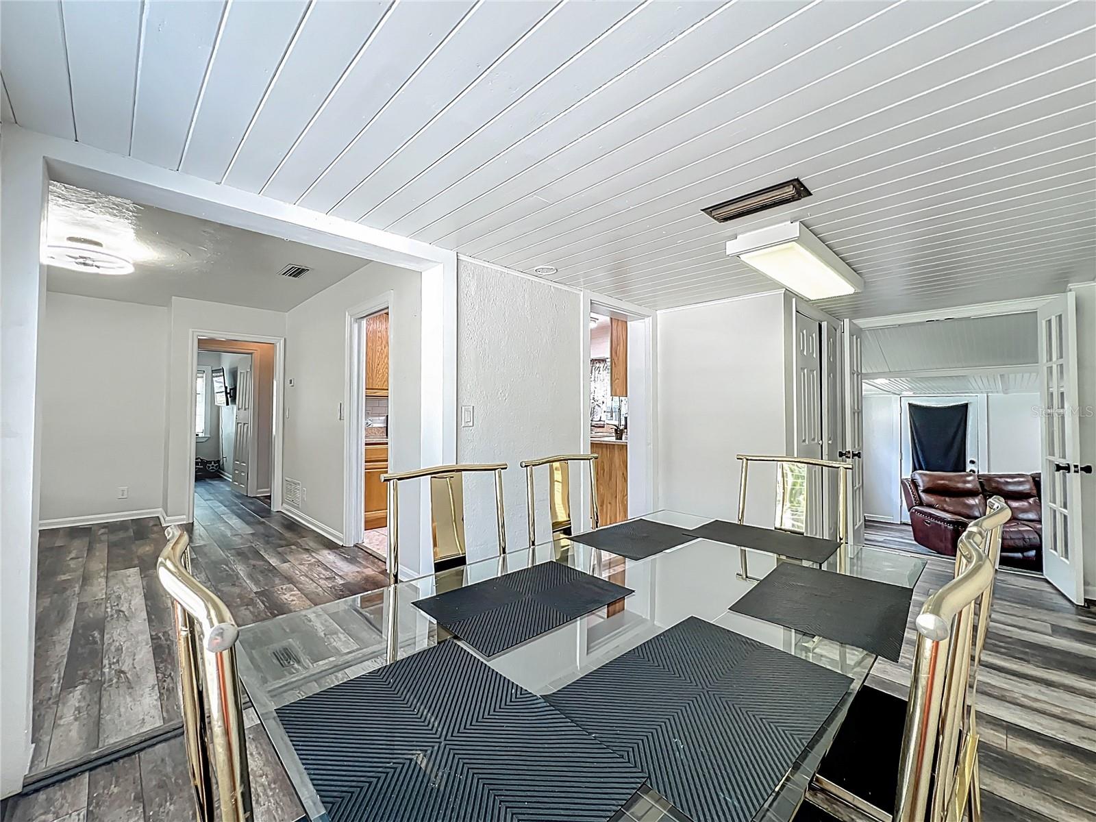 2542 S Palmetto Ave Property Photo 9