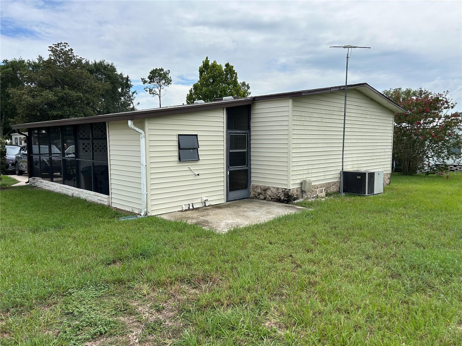 120 Kensington Park Dr Property Photo 3