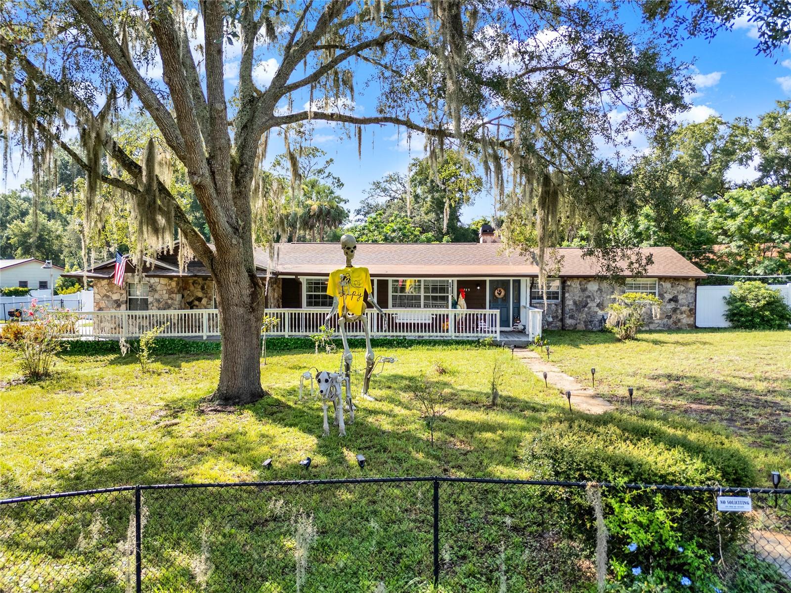 1745 Yvonne St Property Photo 1
