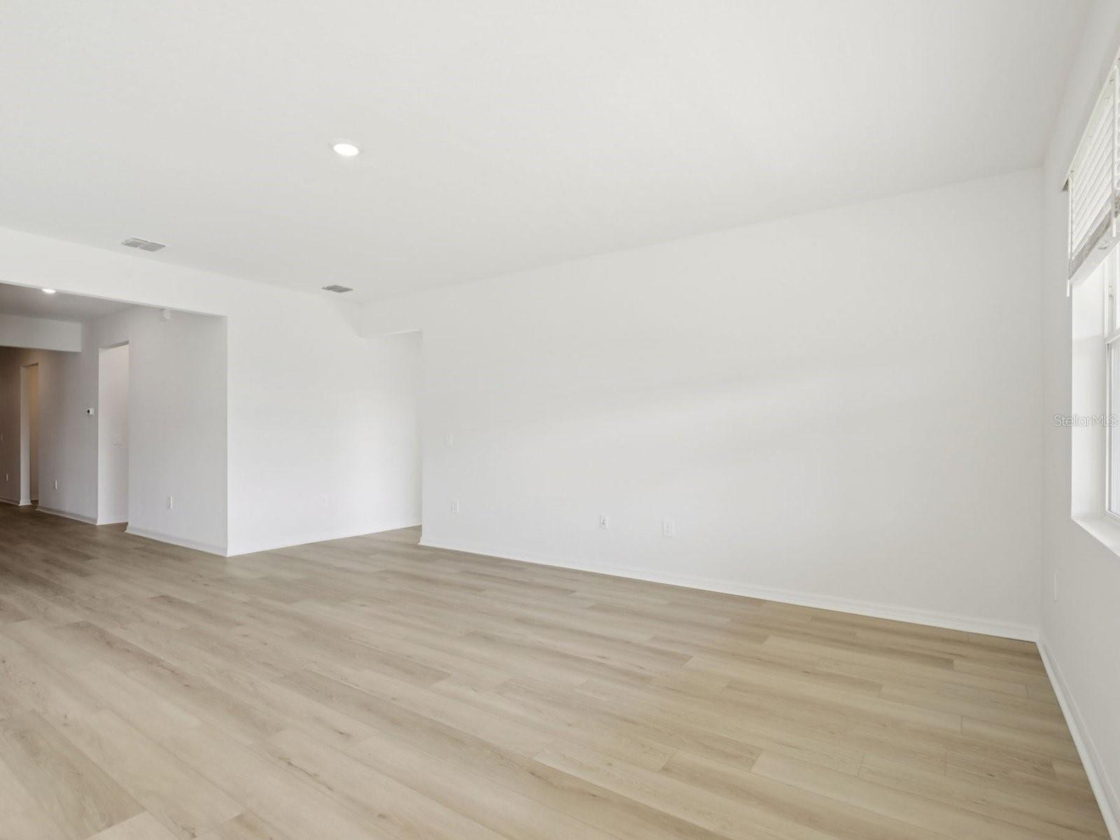 13315 Shellmore Ave Property Photo 2