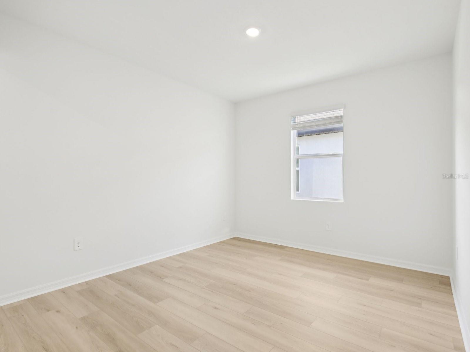 13315 Shellmore Ave Property Photo 8