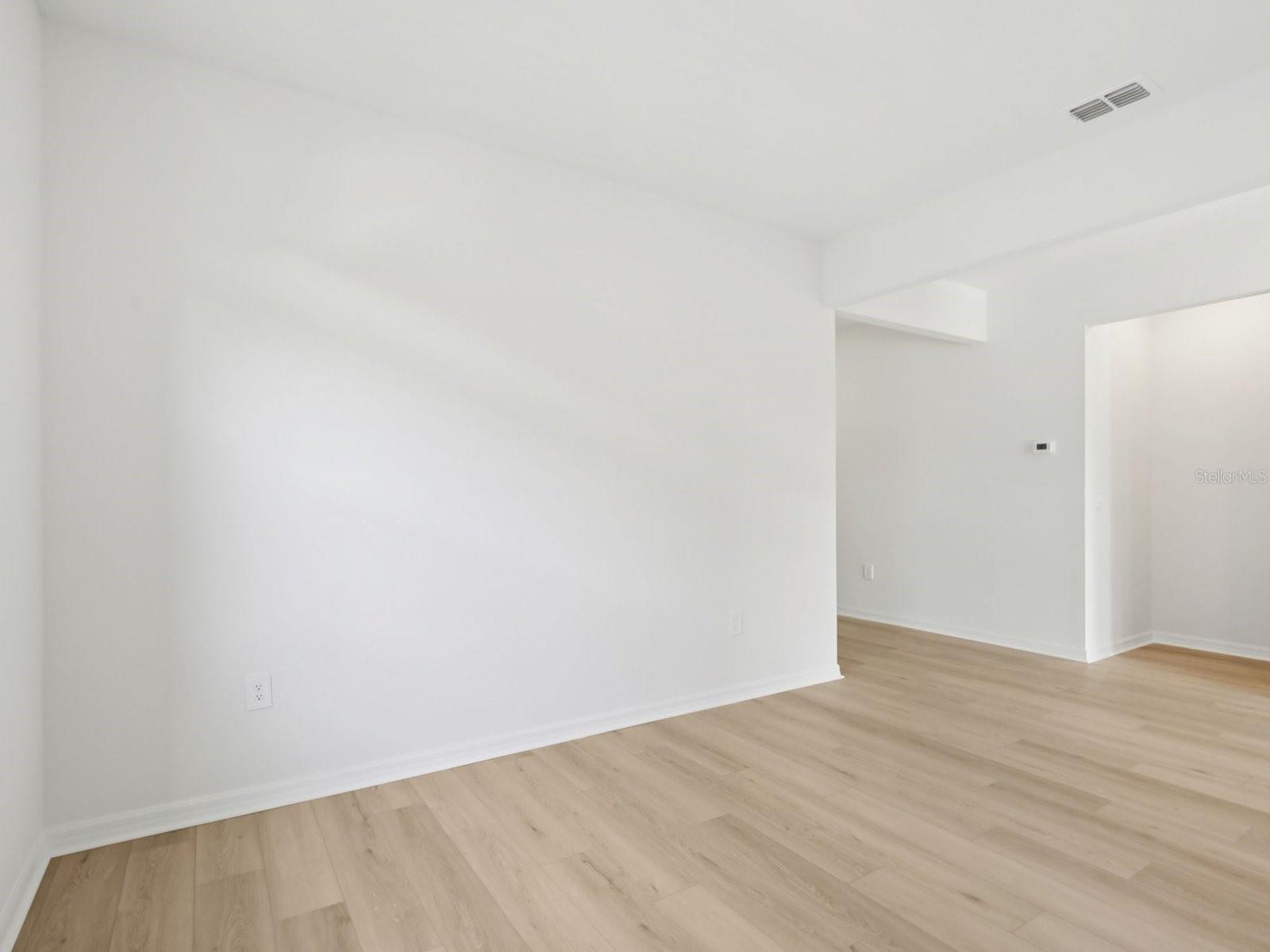 13315 Shellmore Ave Property Photo 9