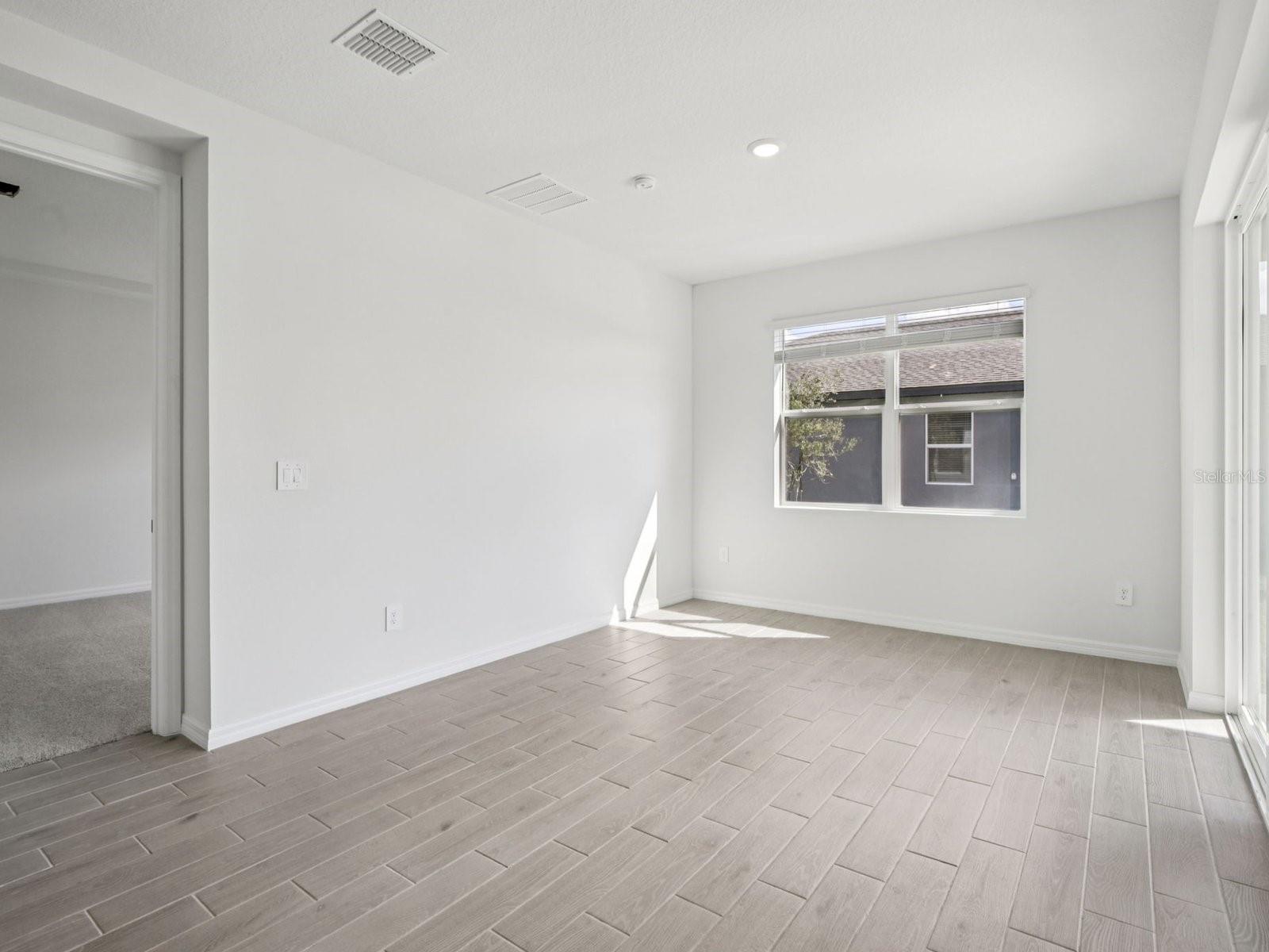 13310 Shellmore Ave Property Photo 8