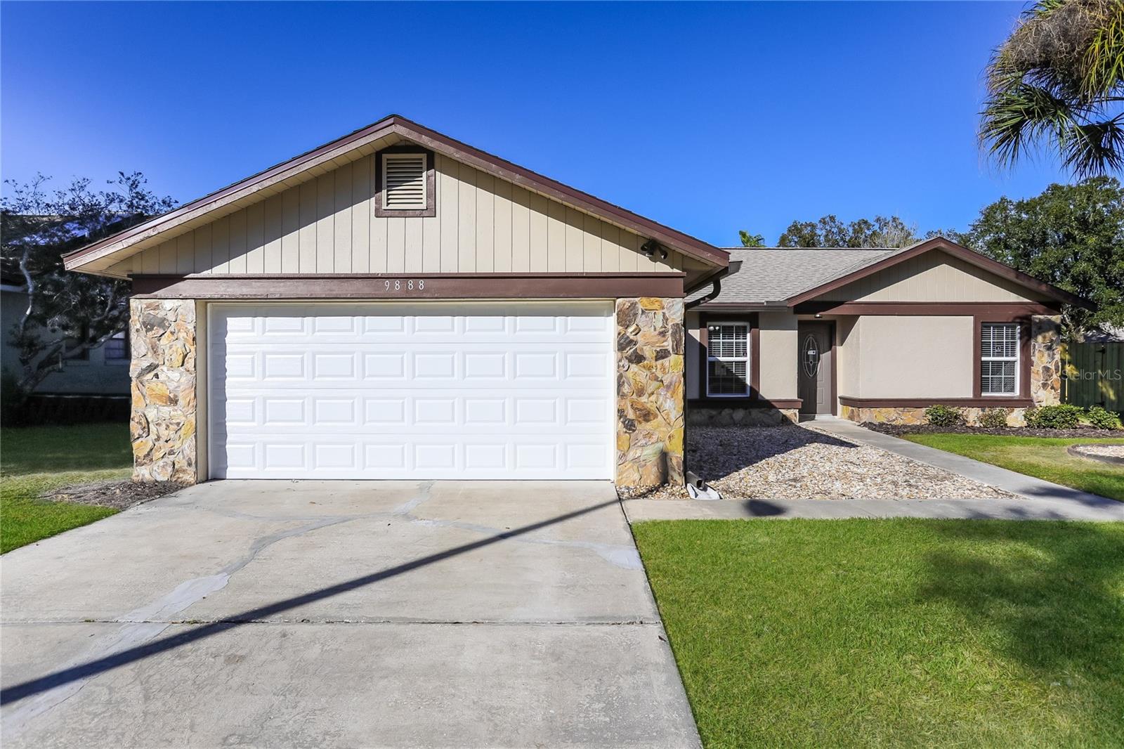 9888 Balmoral Cir Property Photo 1