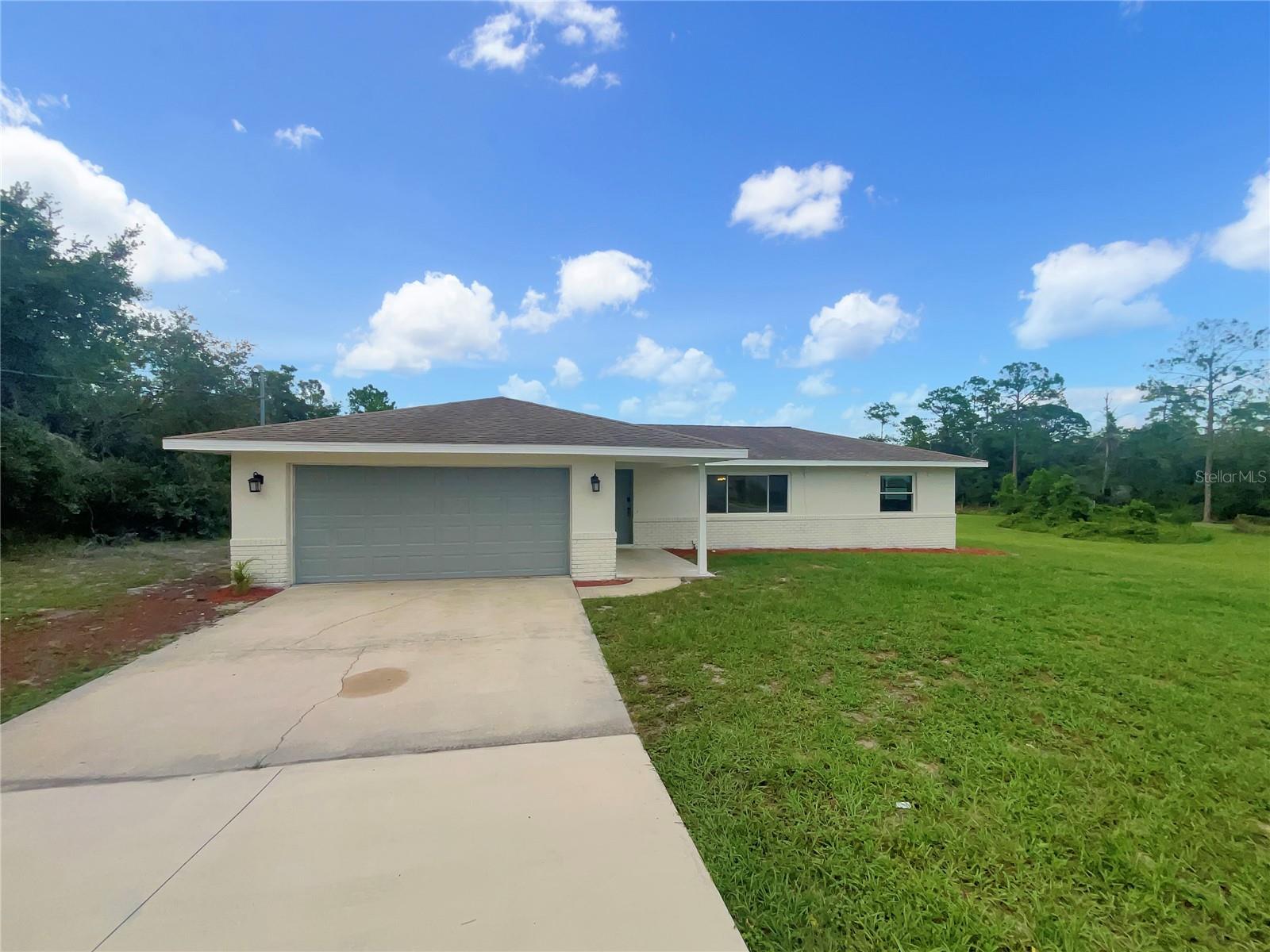 2364 Howland Blvd Property Photo 1