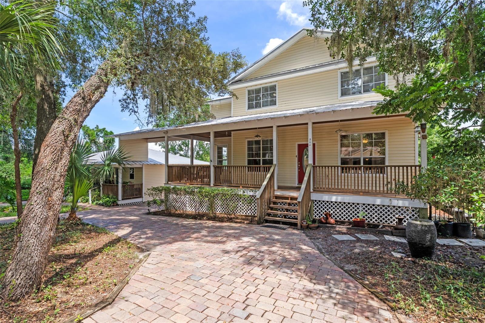 560 Fern St Property Photo 1