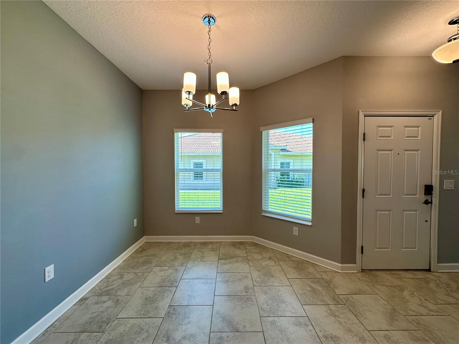1068 Quaker Ridge Ln Property Photo 12