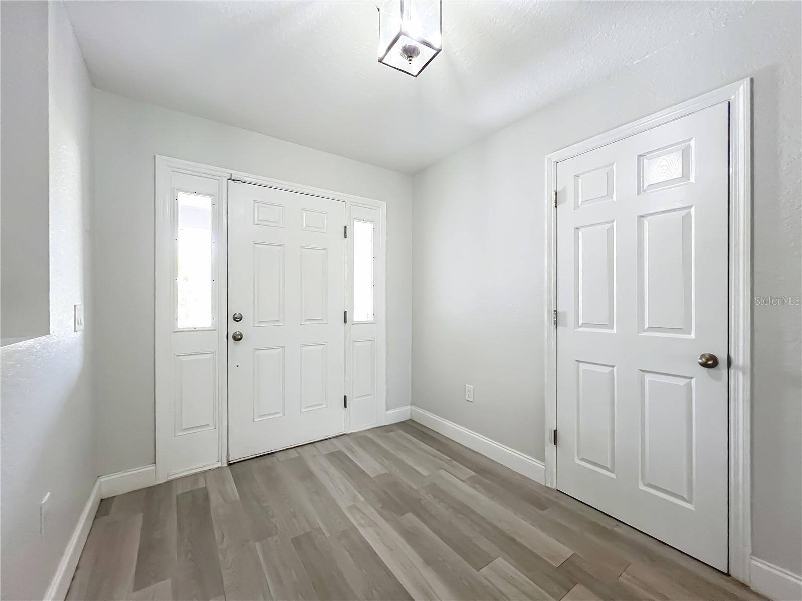 12368 Killian St Property Photo 3