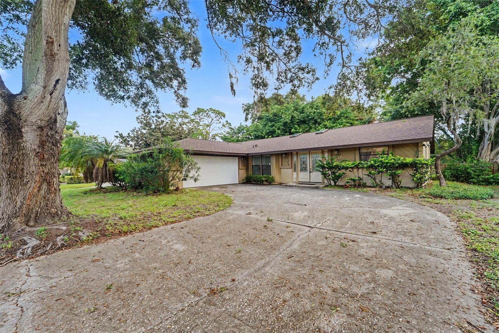 2057 Brent Pl Property Photo 2
