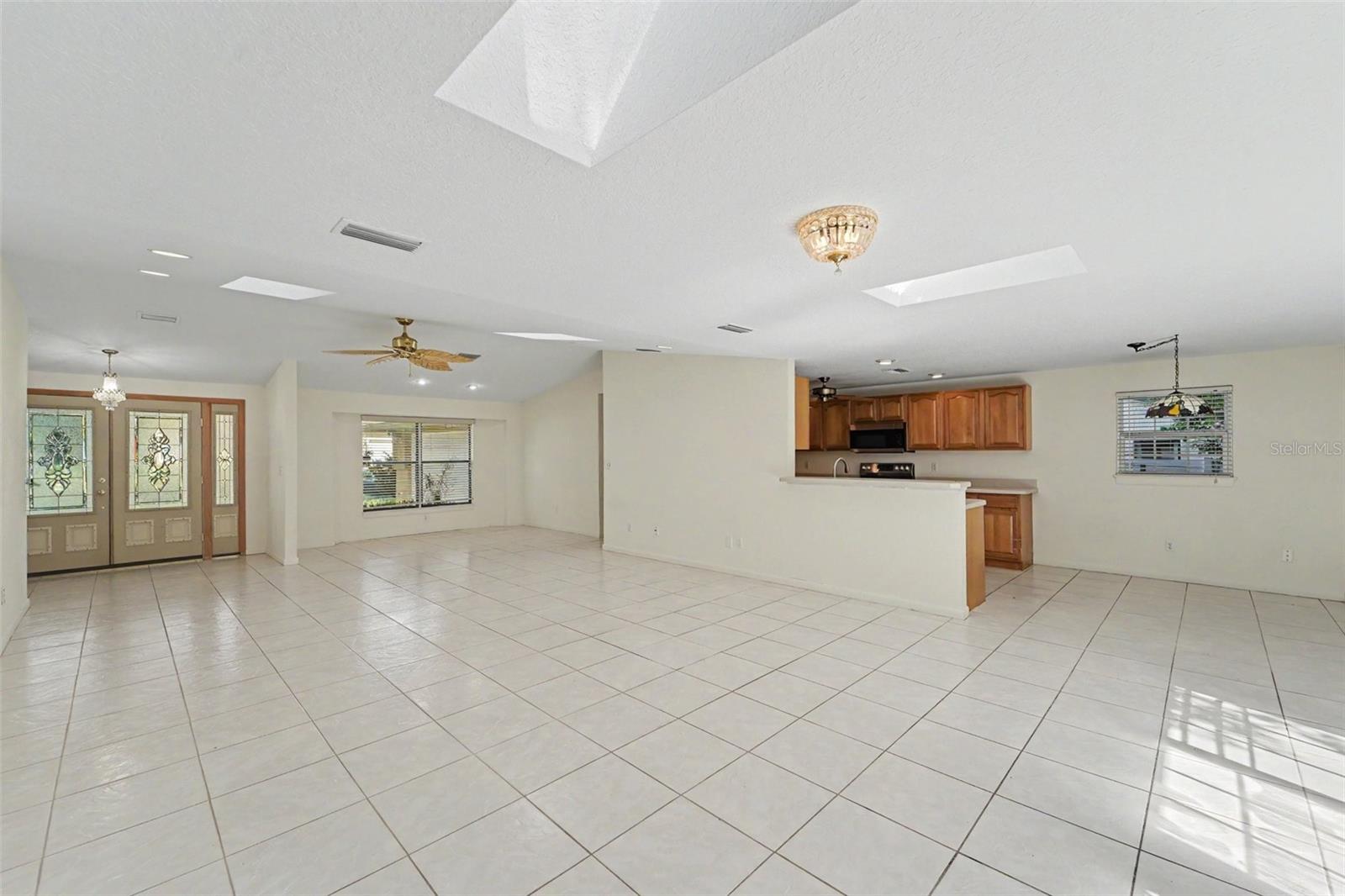 2057 Brent Pl Property Photo 3