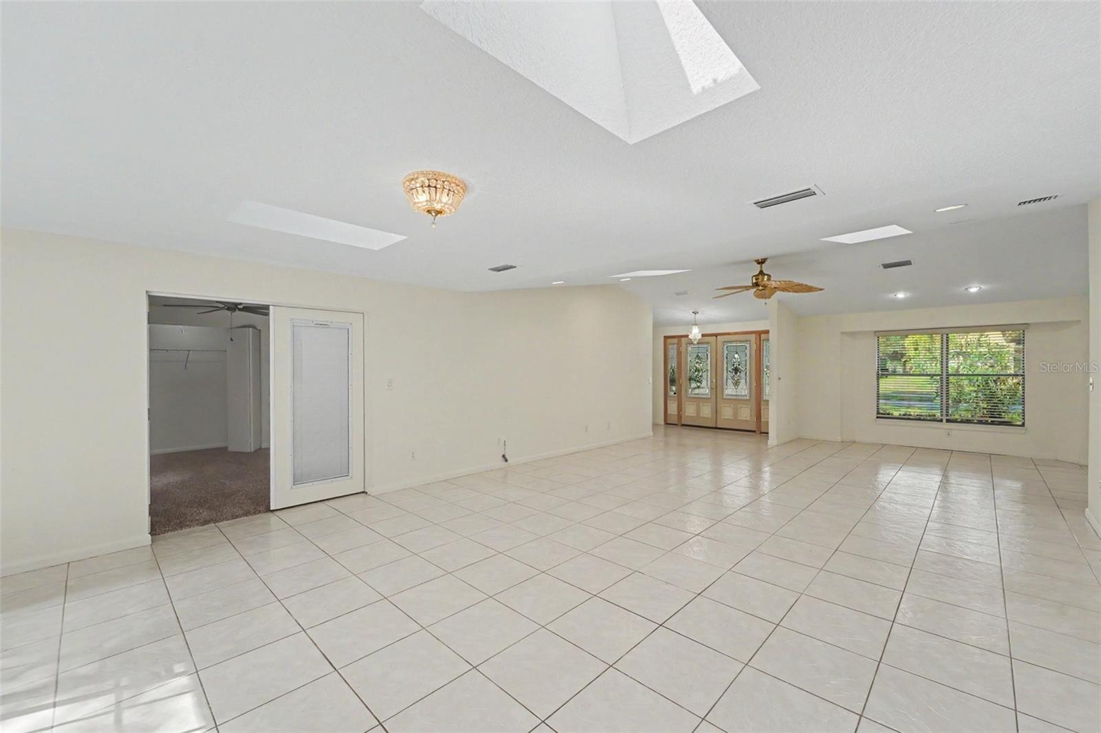 2057 Brent Pl Property Photo 4