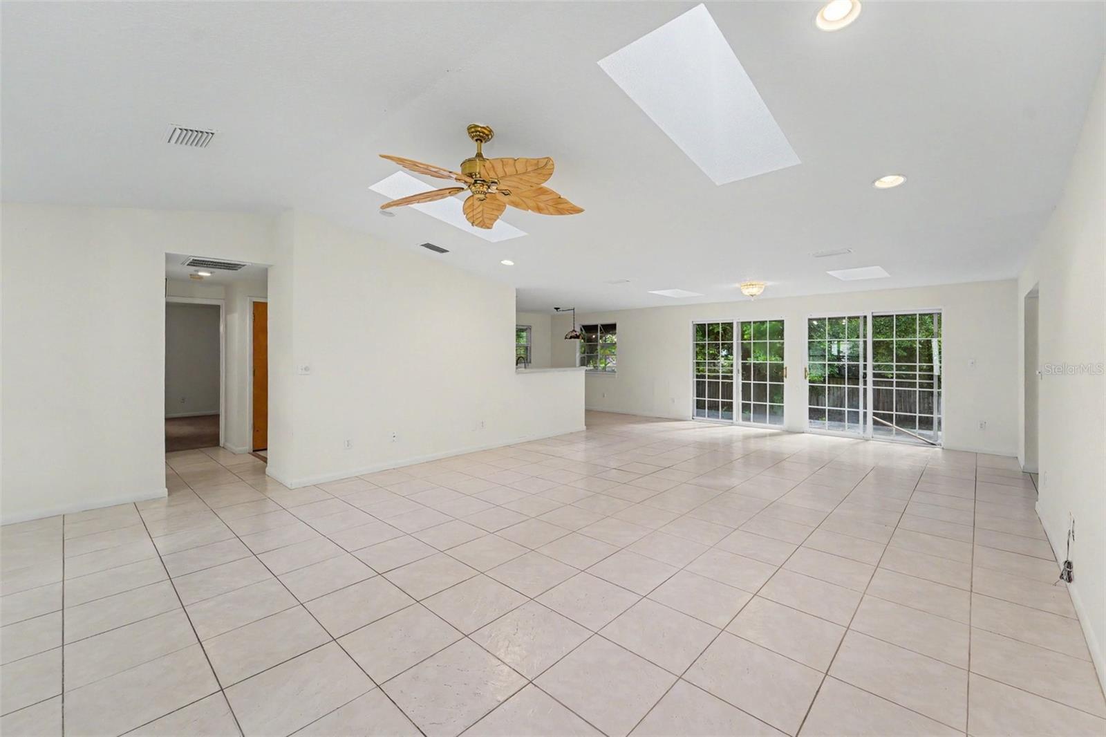 2057 Brent Pl Property Photo 5