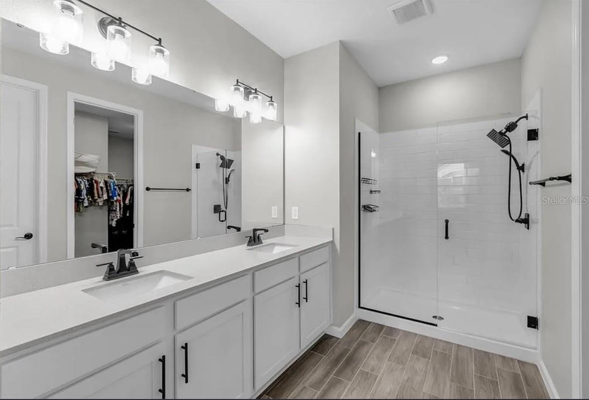 10157 Spring Lake Dr Property Photo 6