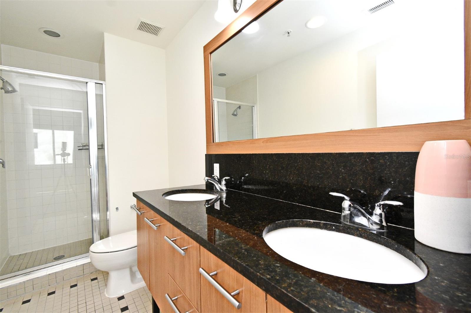 460 E Jackson St #5 Property Photo 14