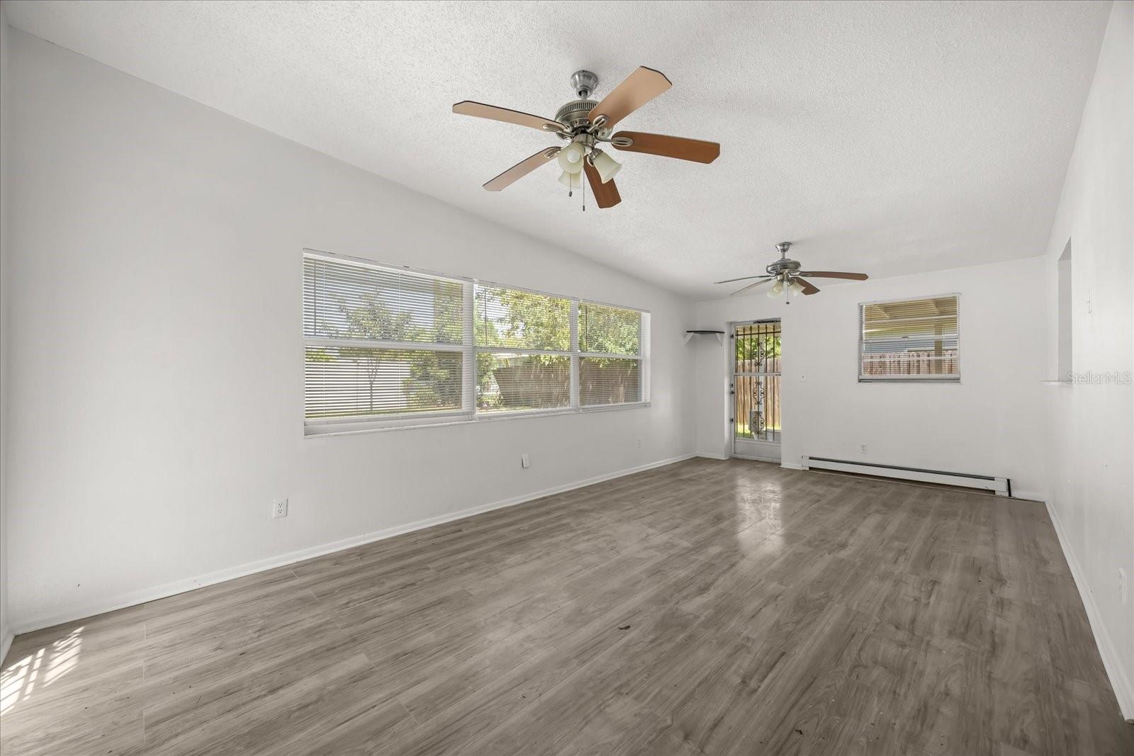 1849 Viburnum Ln Property Photo 4