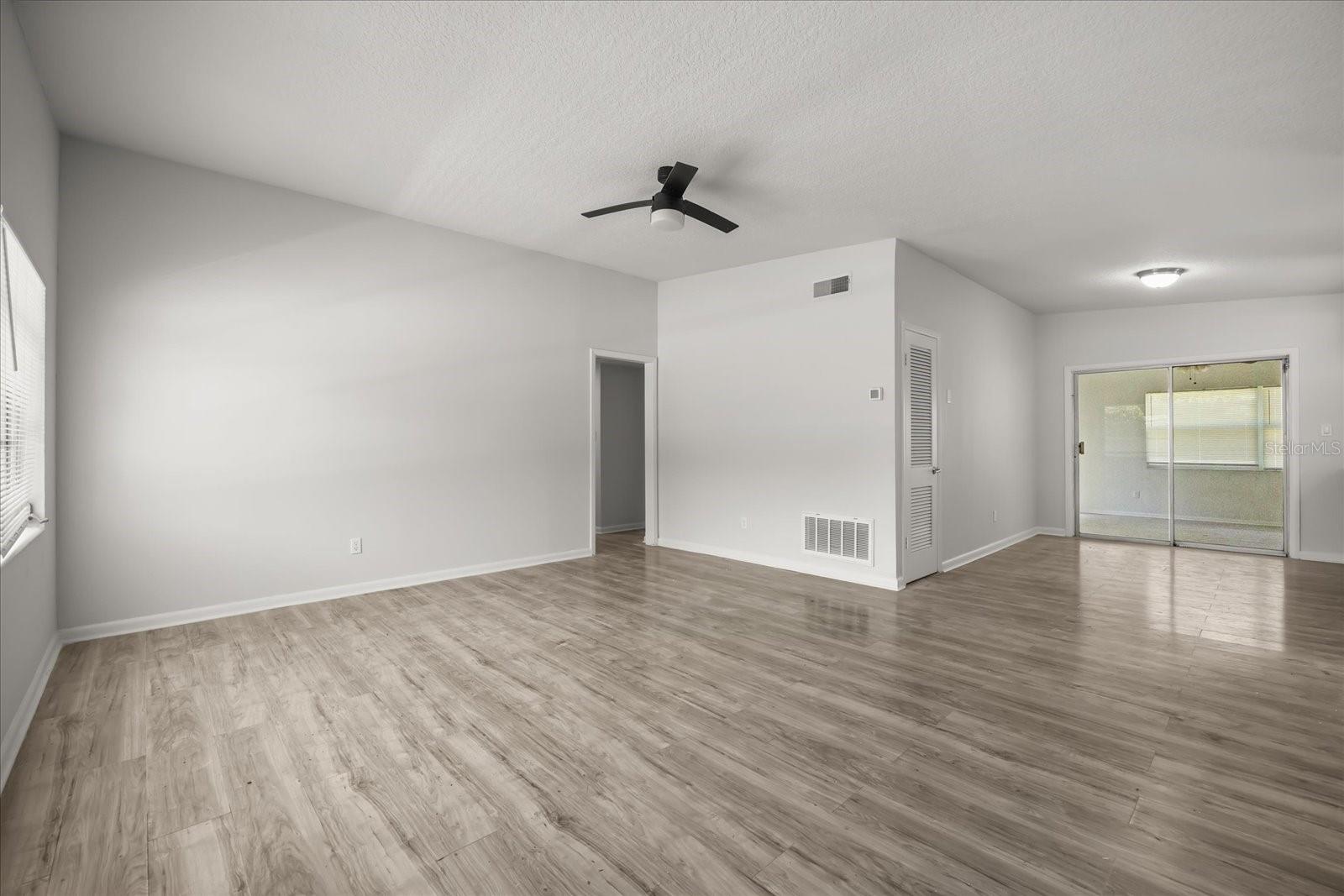 1849 Viburnum Ln Property Photo 22