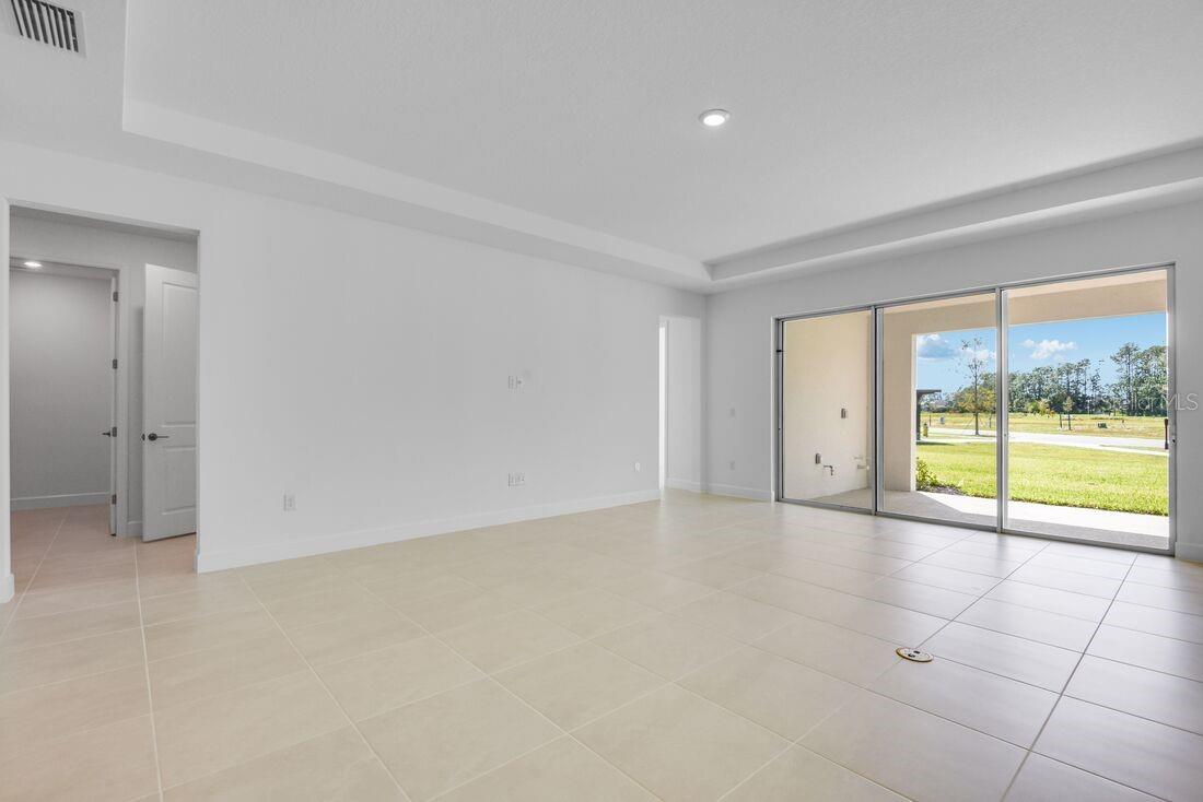 672 Junonia Blvd Property Photo 7