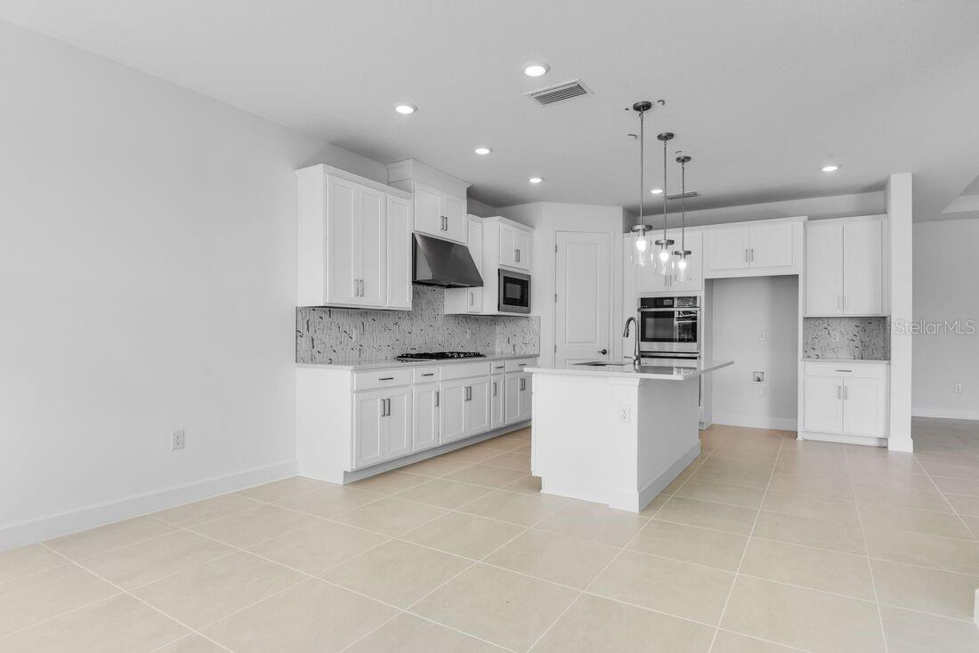 672 Junonia Blvd Property Photo 10