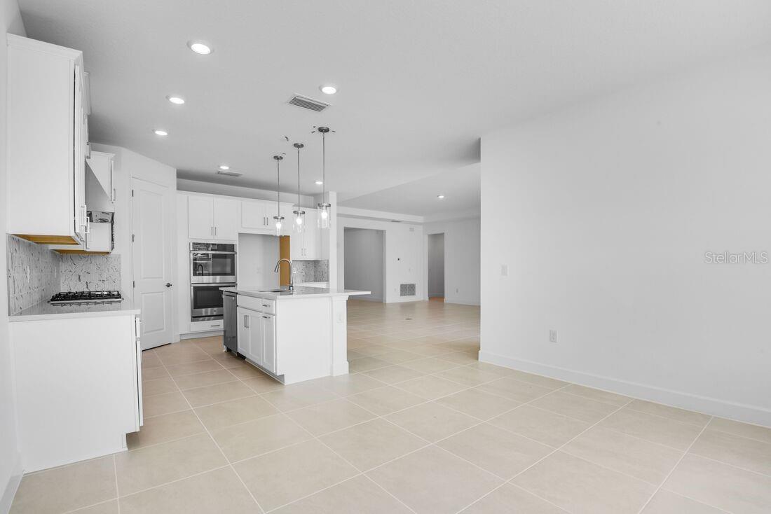 672 Junonia Blvd Property Photo 11