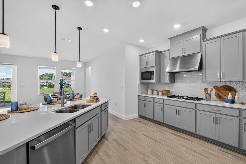 668 Junonia Blvd Property Photo 8