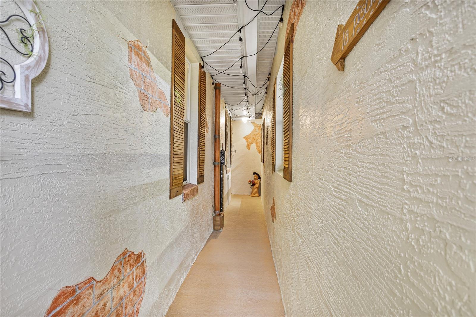 14612 Bray Rd Property Photo 3