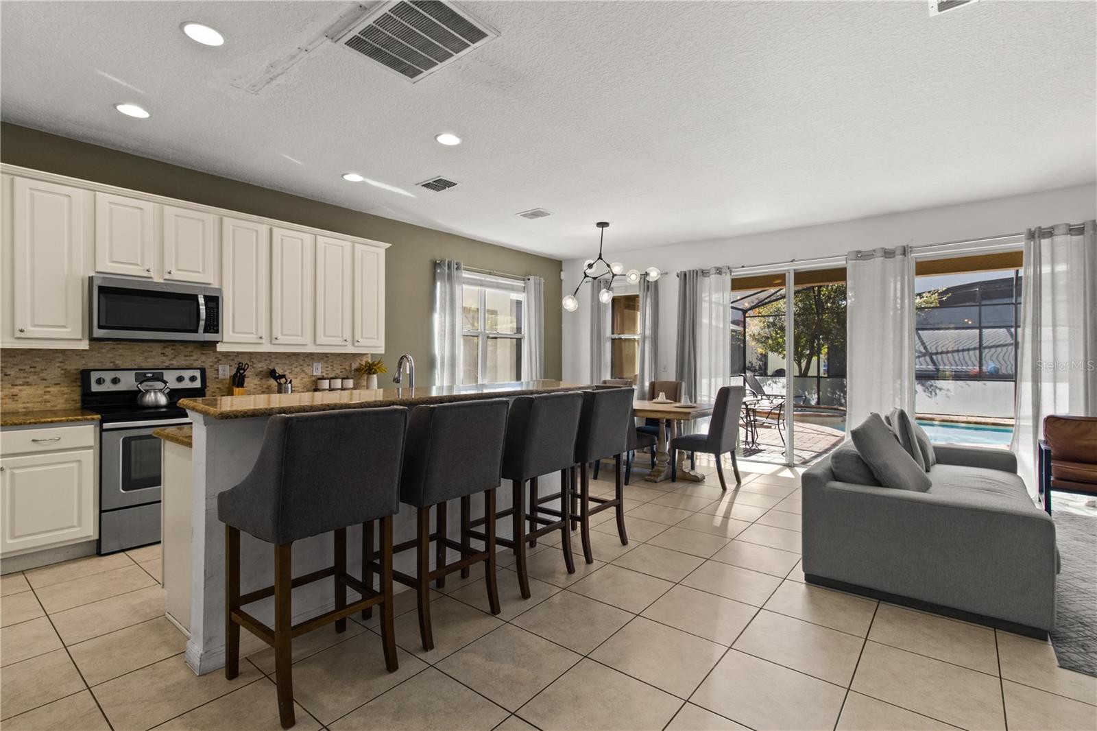 4414 Shiva Loop Property Photo 8