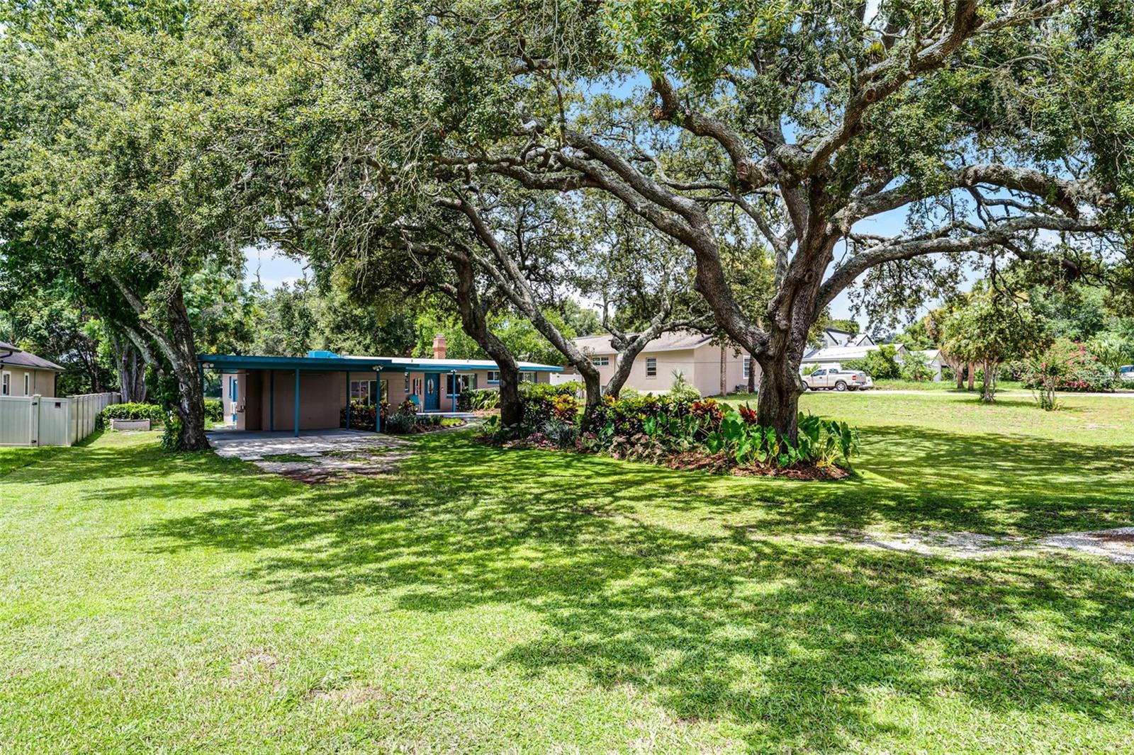 1052 Crystal Bowl Cir Property Photo 1