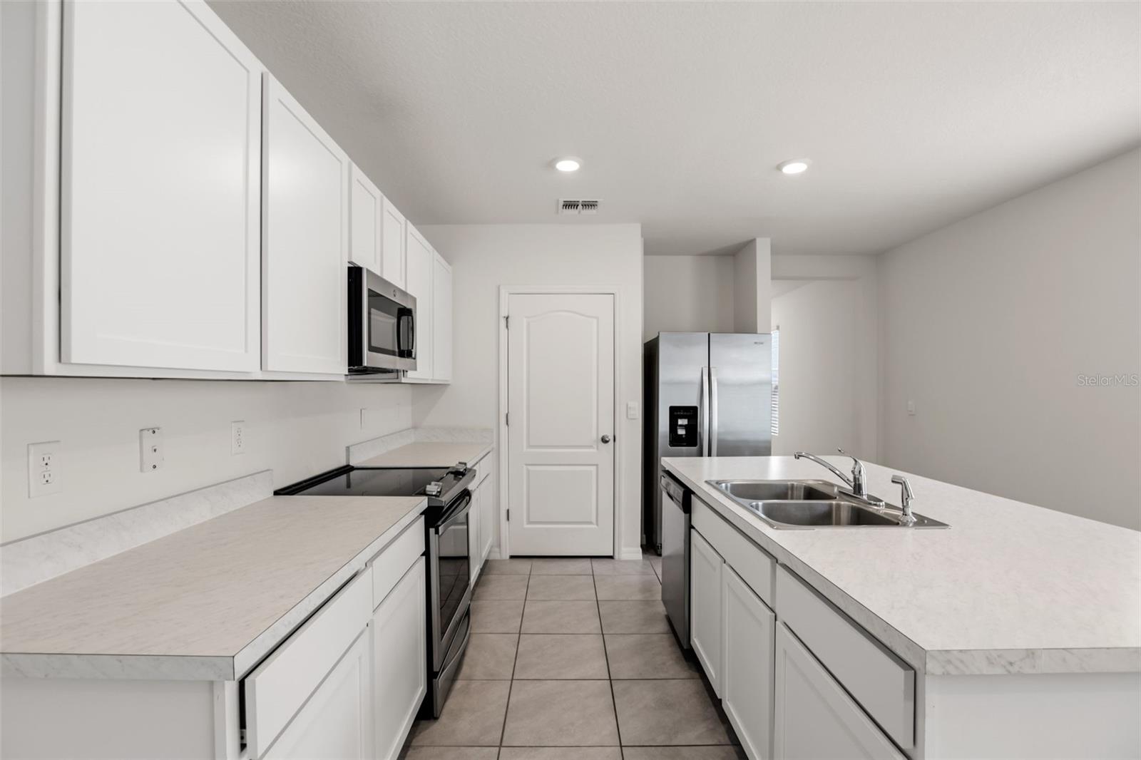 935 August Sky Dr Property Photo 11