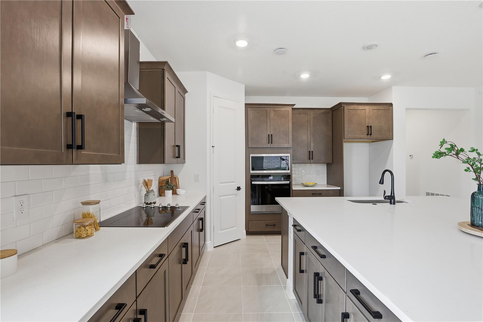 468 Veneto Cir Property Photo 4