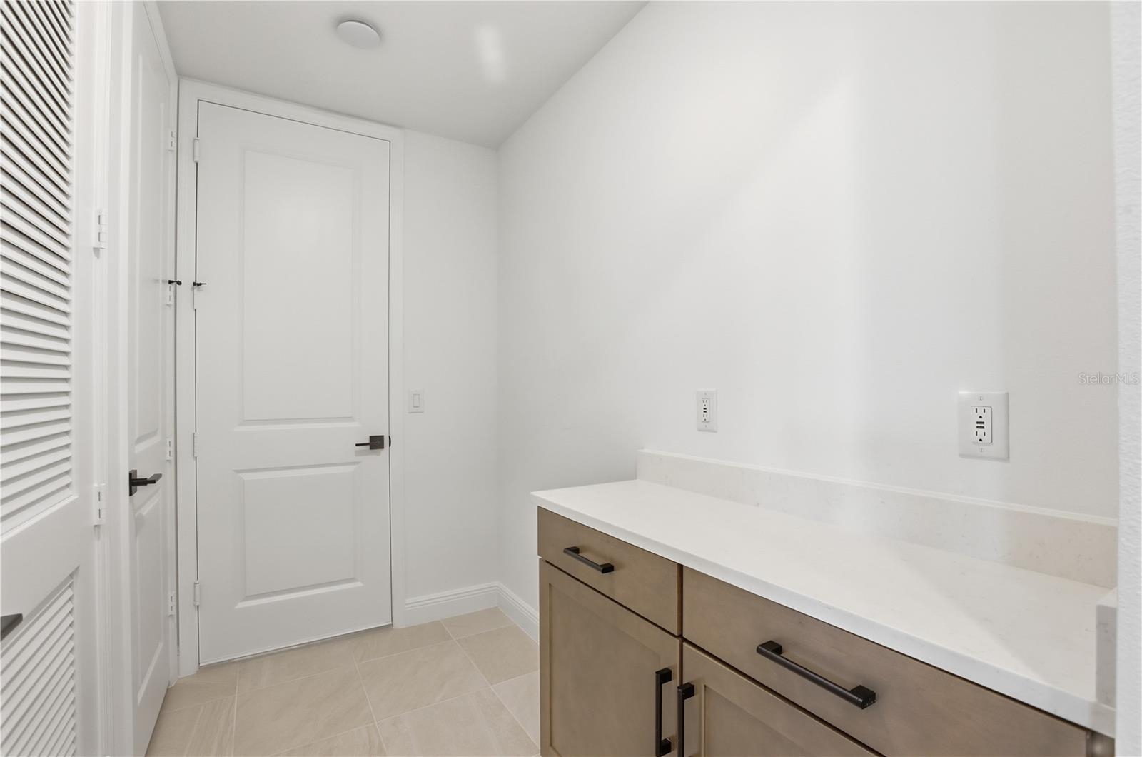 468 Veneto Cir Property Photo 27
