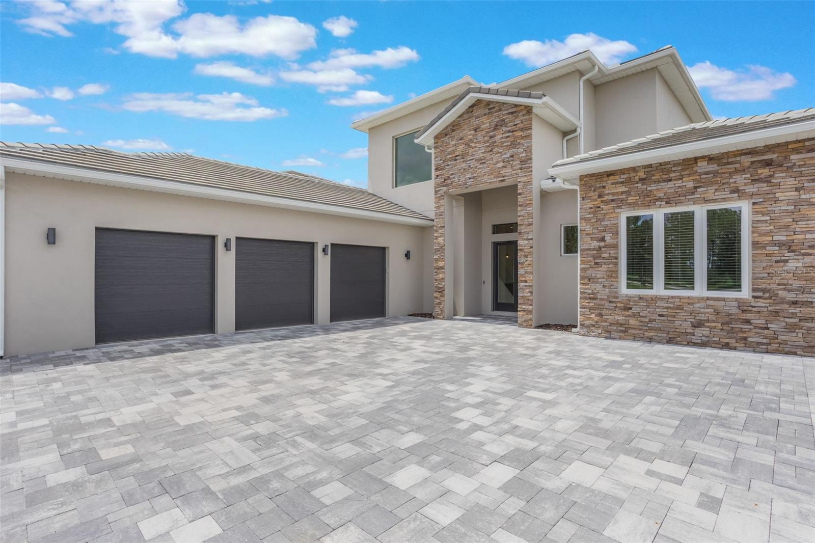 16110 Pendio Dr Property Photo 2