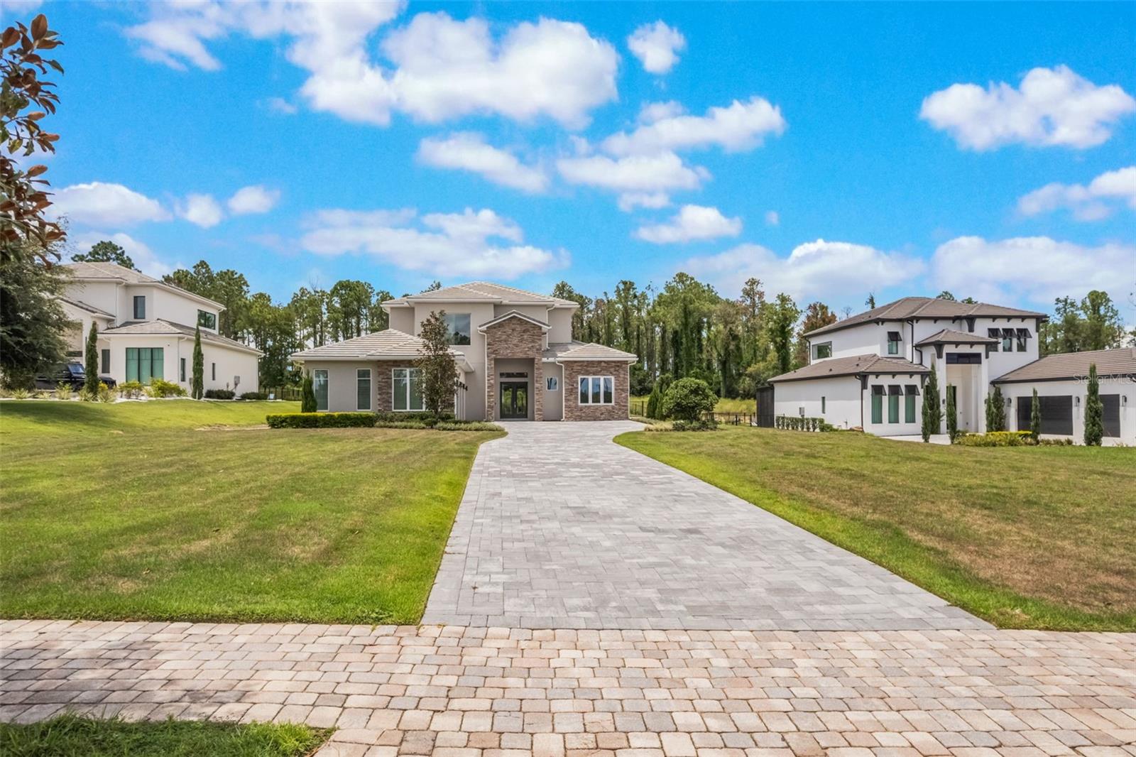 16110 Pendio Dr Property Photo 3