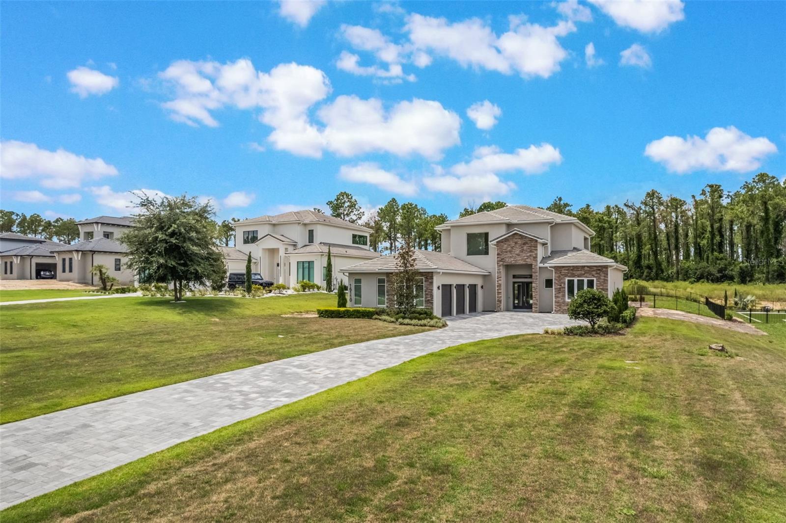 16110 Pendio Dr Property Photo 4