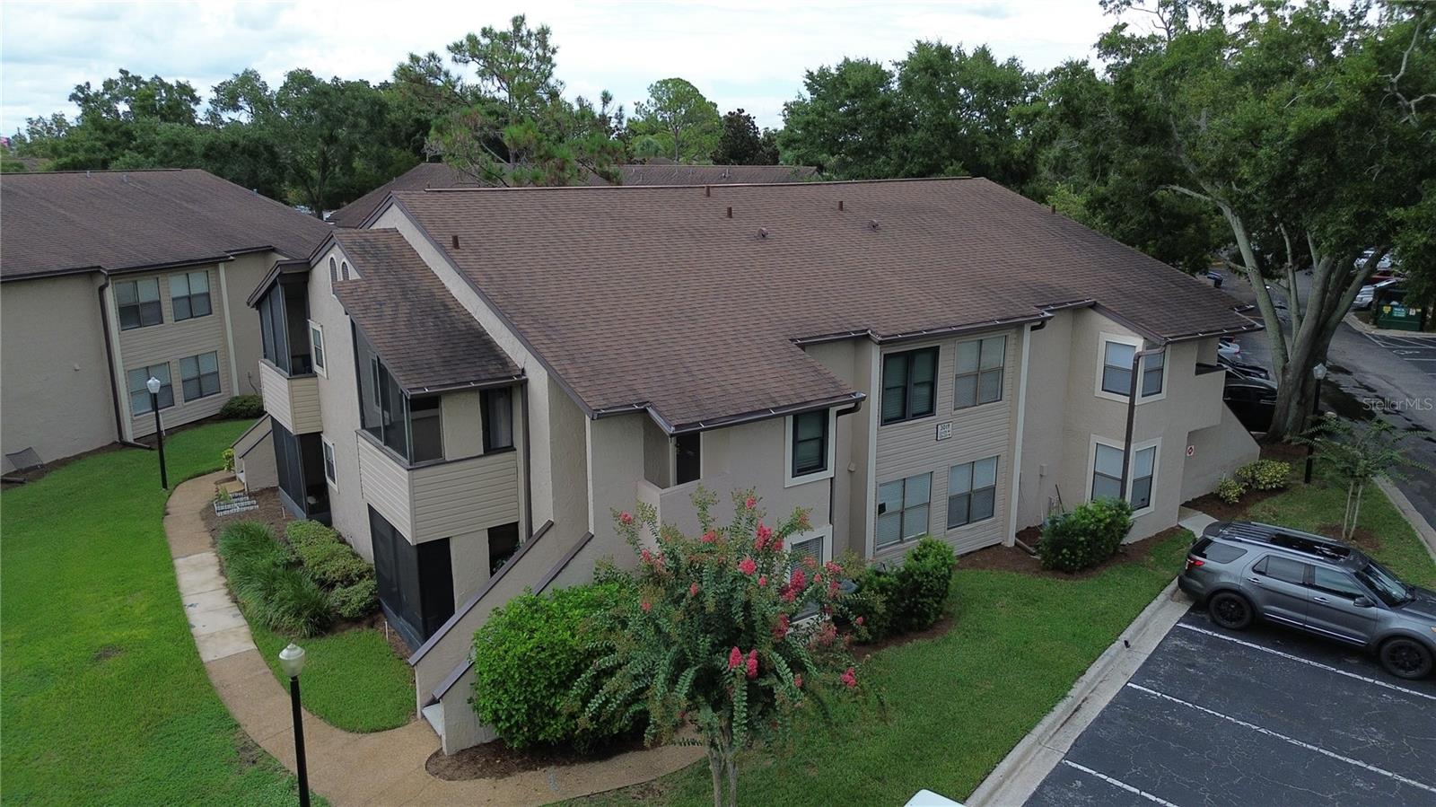3019 ANTIQUE OAKS CIR #124 Property Photo 1