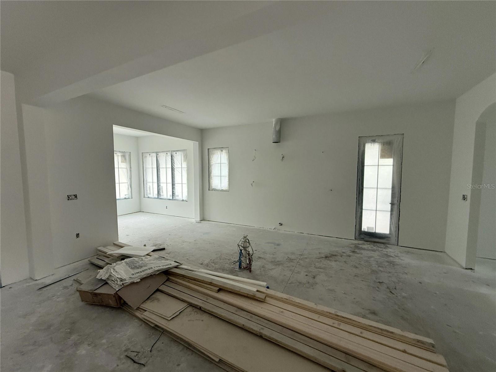 207 E Kings Way Property Photo 10