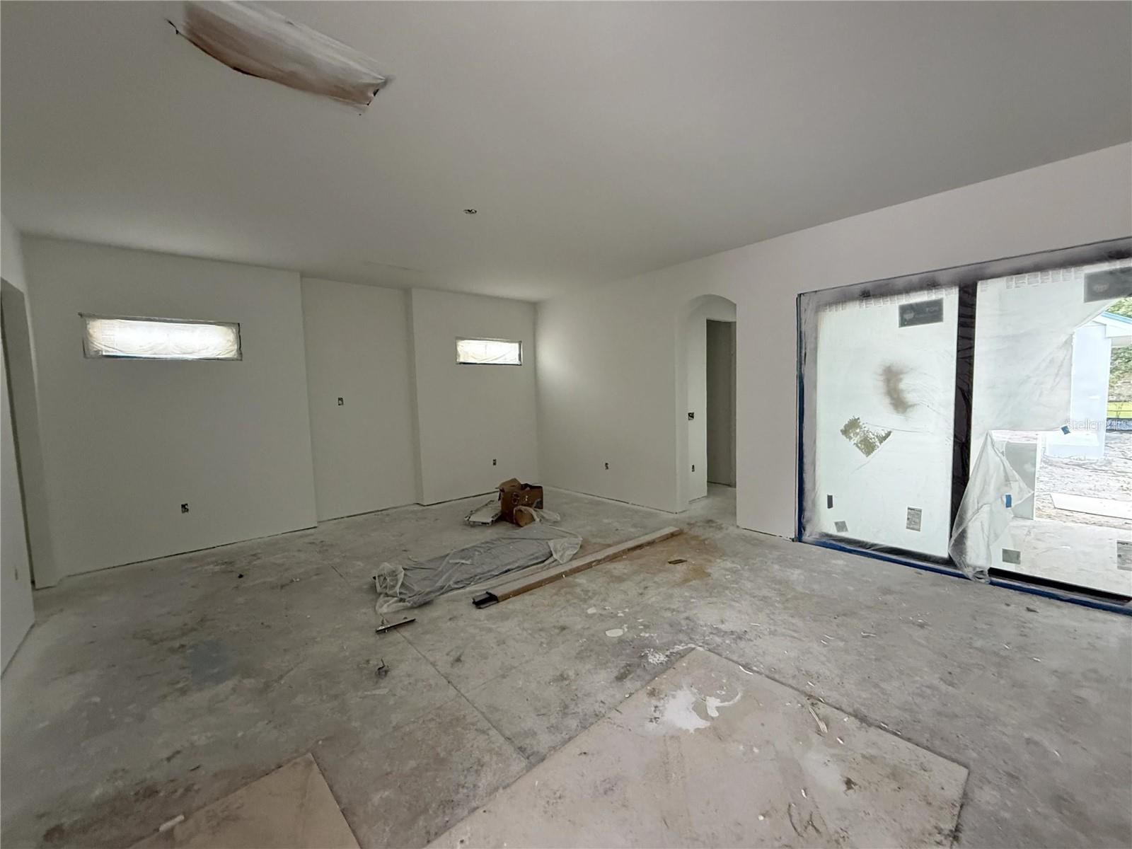 207 E Kings Way Property Photo 11