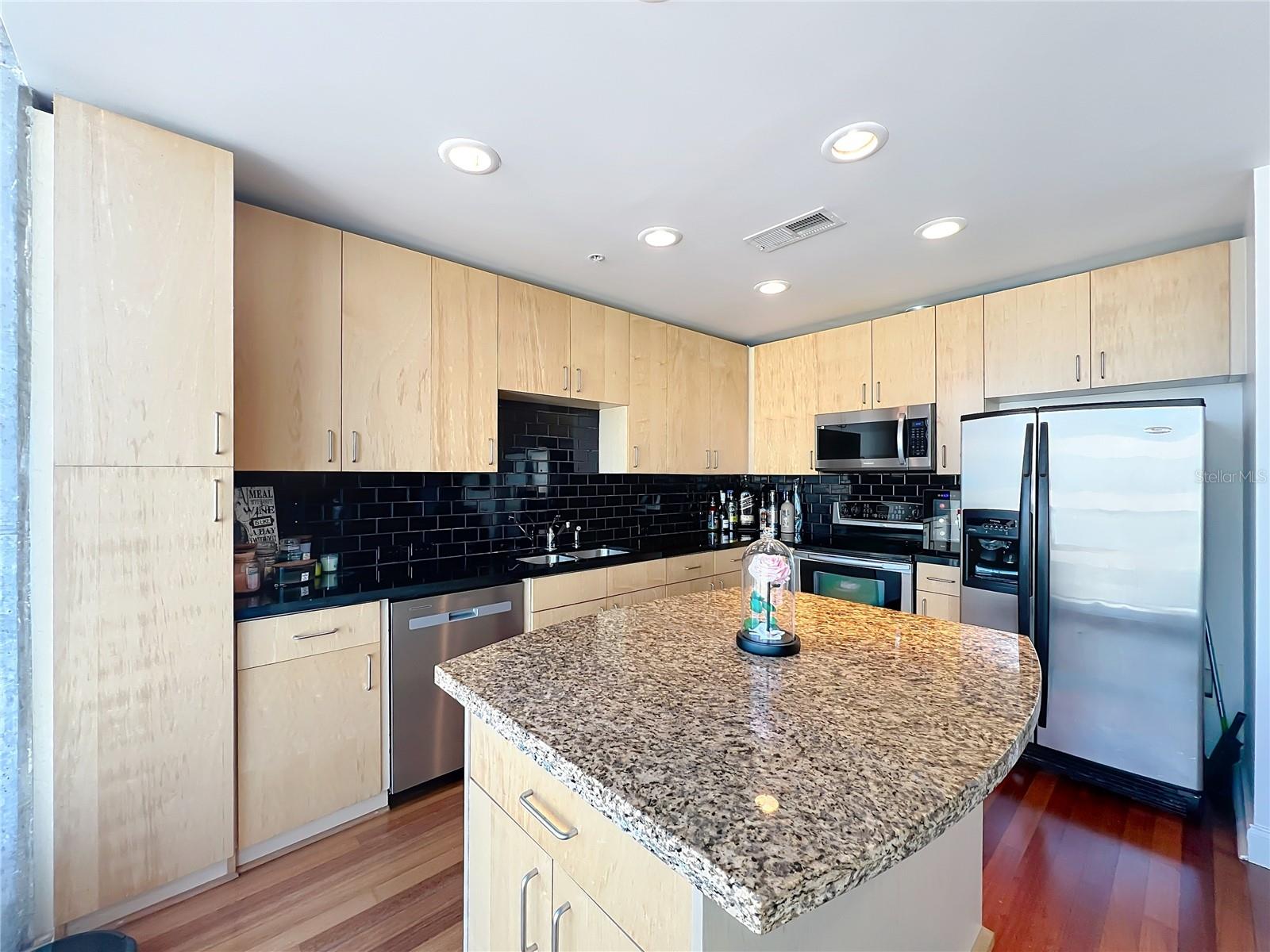 155 S Court Ave #1908 Property Photo 16