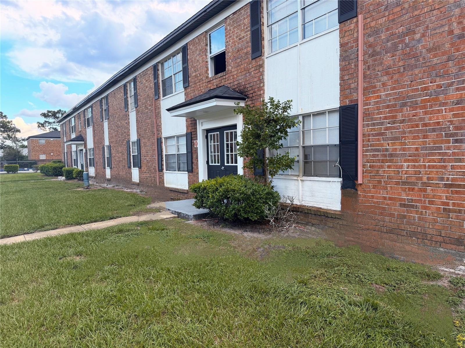 5325 CURRY FORD RD #G202 Property Photo 1