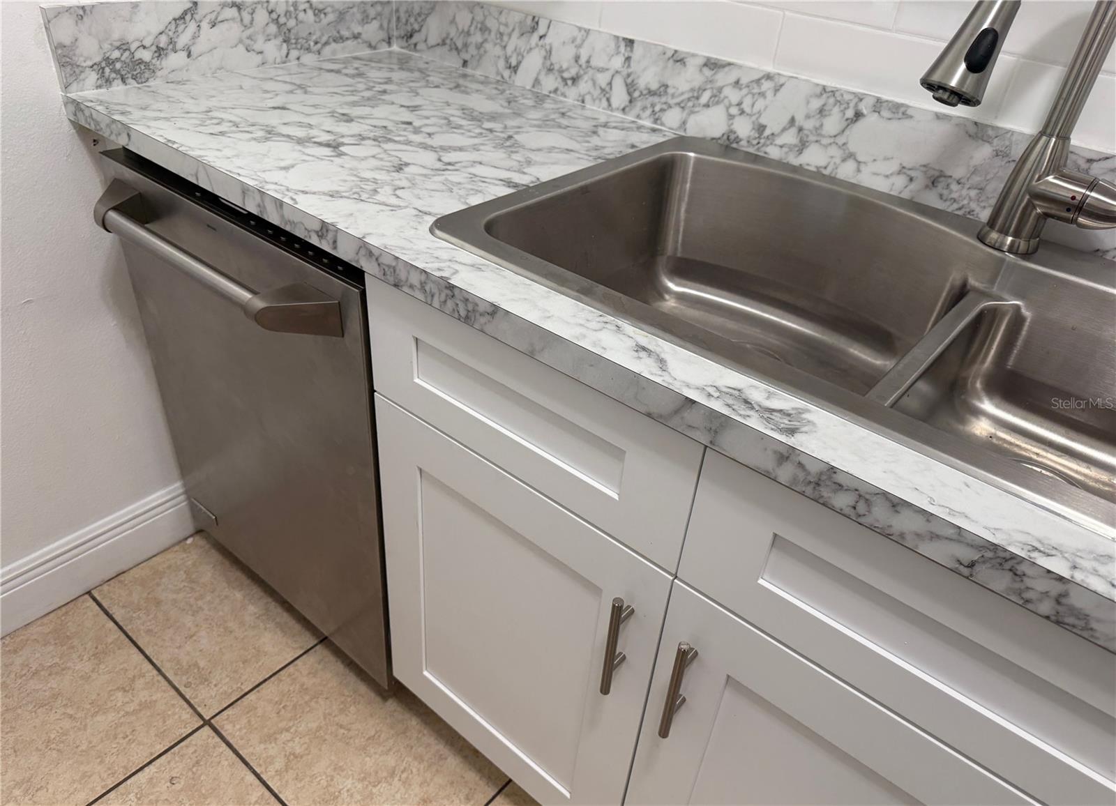 5325 Curry Ford Rd #g202 Property Photo 8