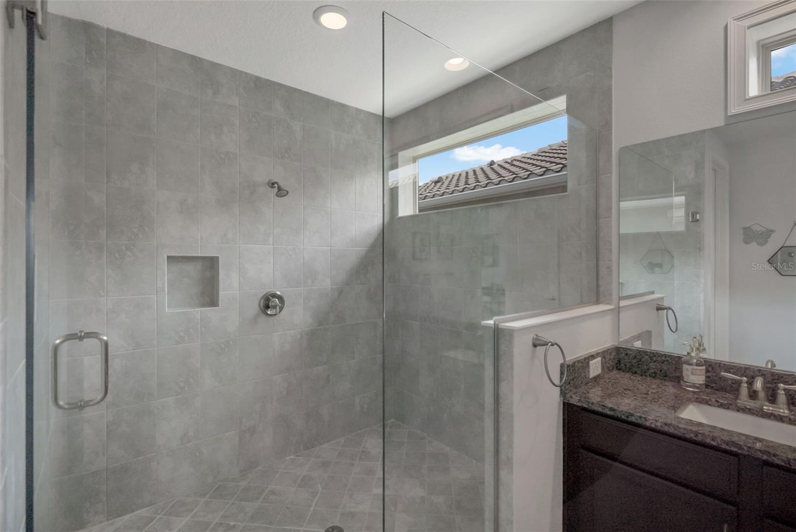 13109 Stanthorne Ave Property Photo 44