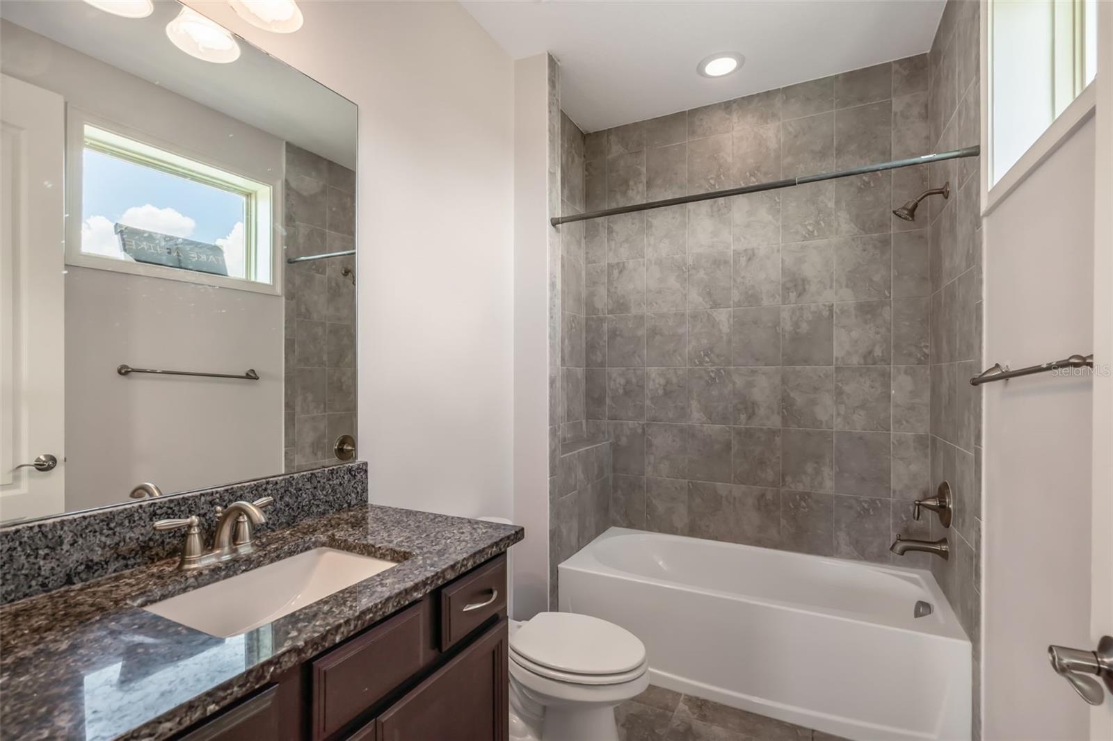 13109 Stanthorne Ave Property Photo 46