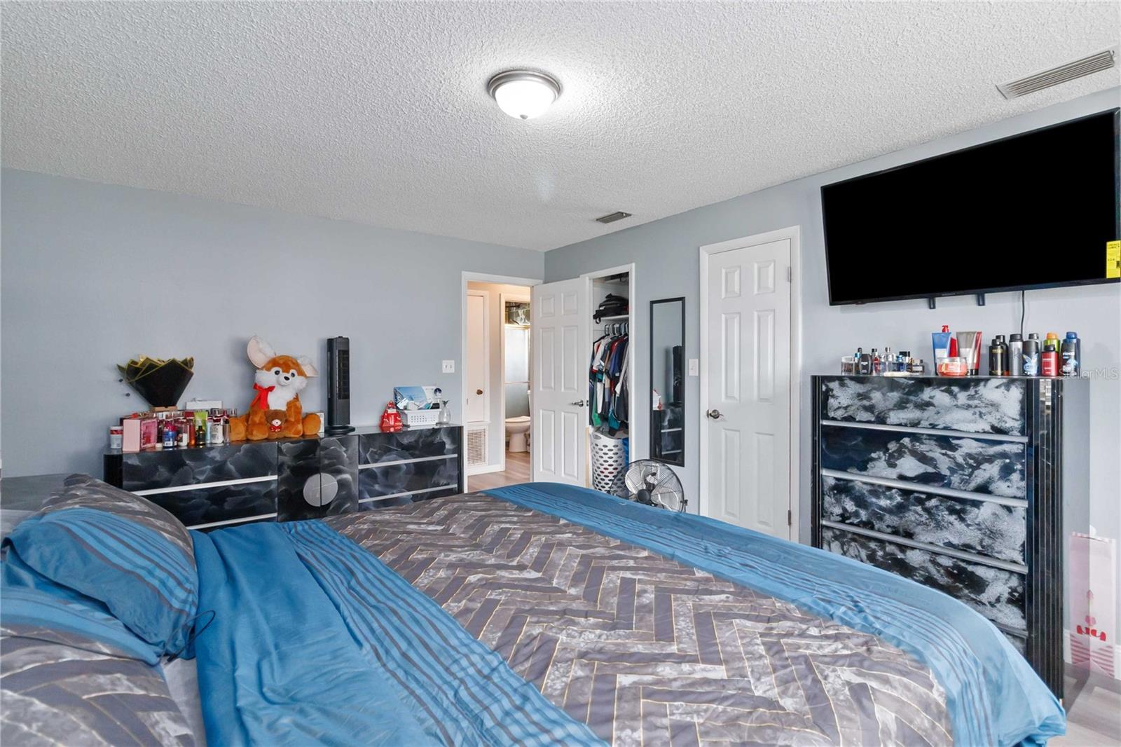 1115 S Alder Ave Property Photo 8