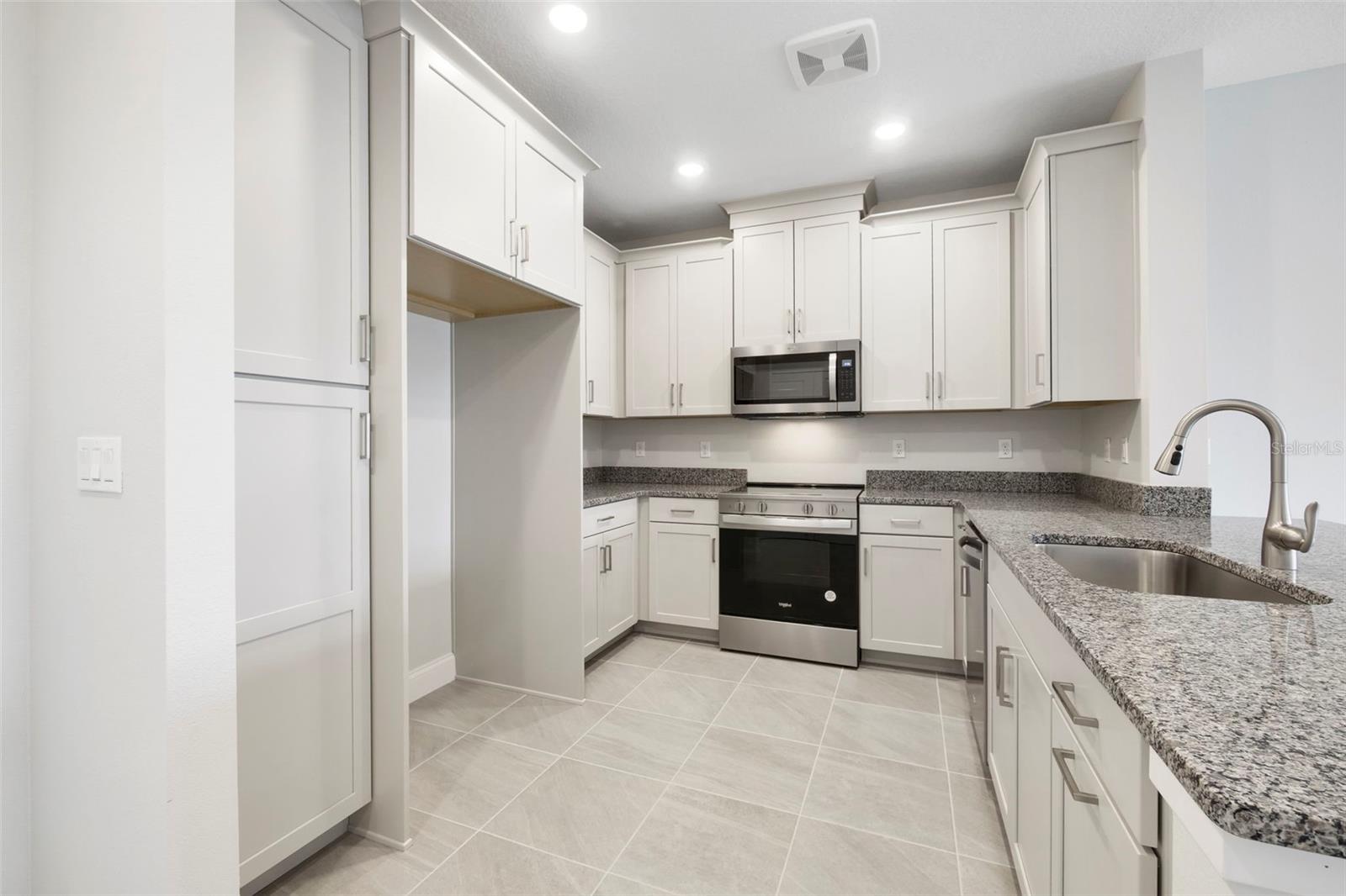 7545 Laureate Blvd #7208 Property Photo 10