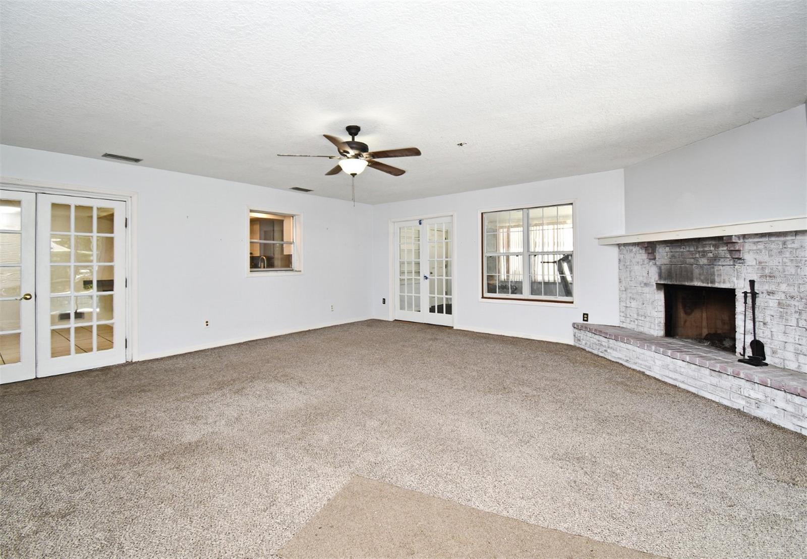 5133 Brenda Dr Property Photo 6