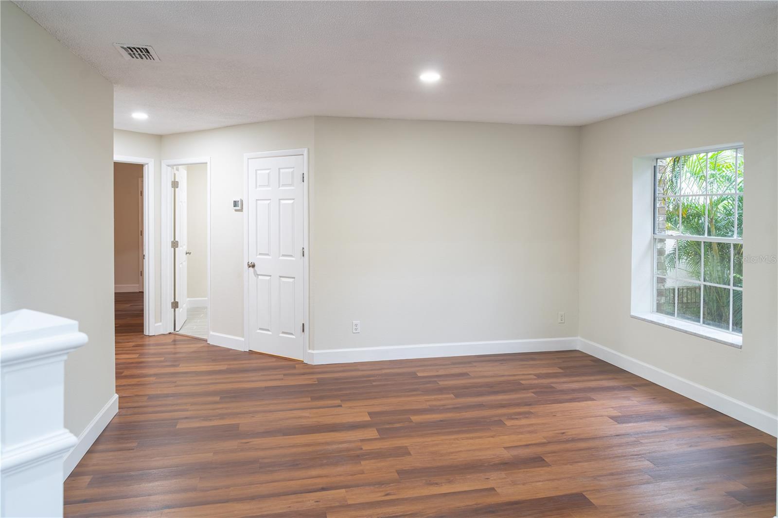 515 Bentley St Property Photo 11