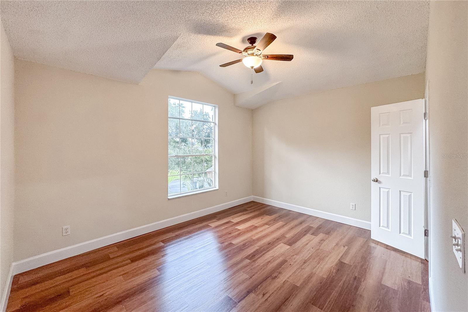515 Bentley St Property Photo 42