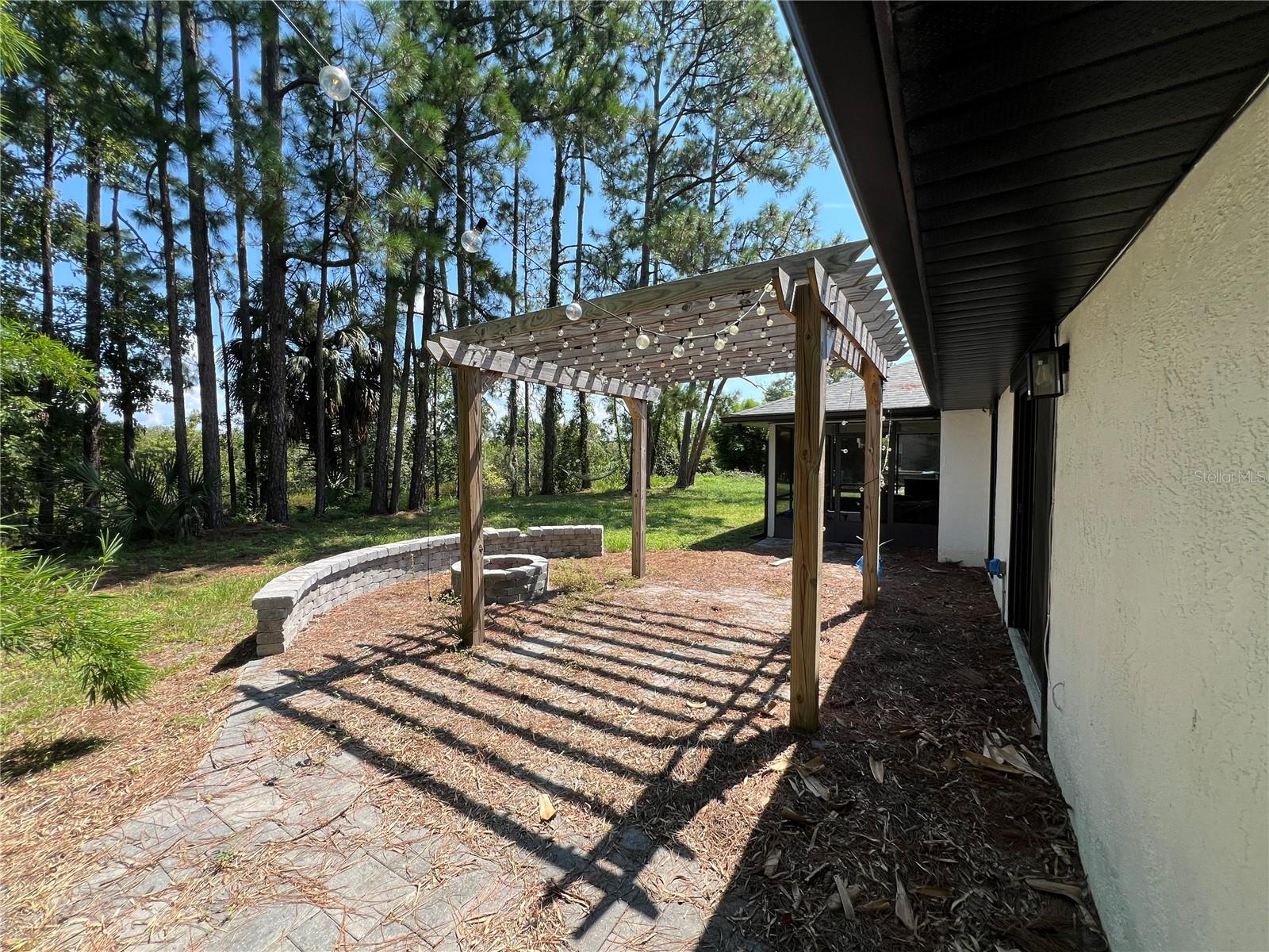 1498 Stone Trl Property Photo 4