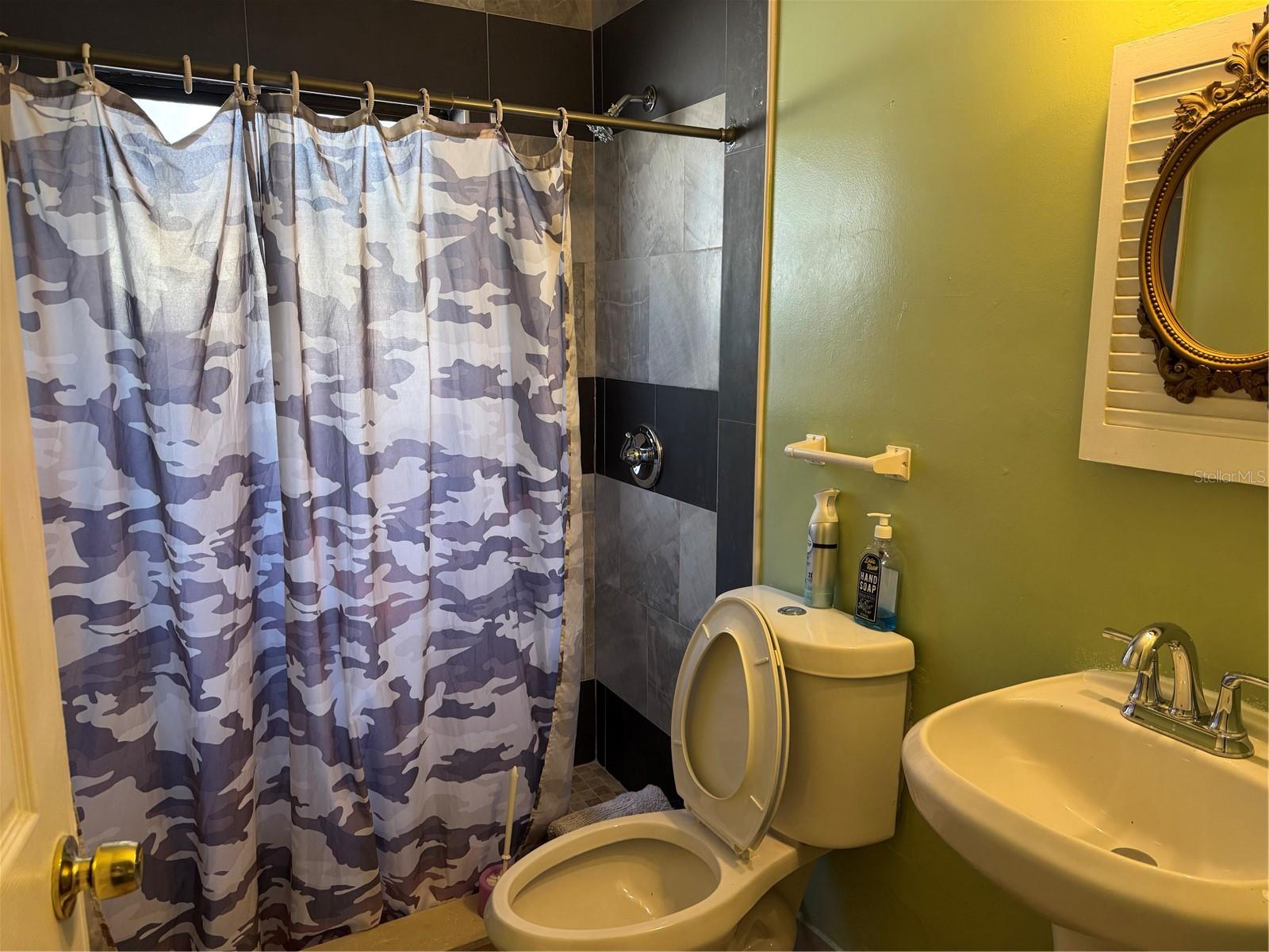 8 E Summit St Property Photo 21