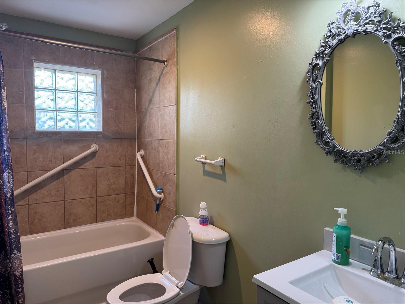 8 E Summit St Property Photo 25